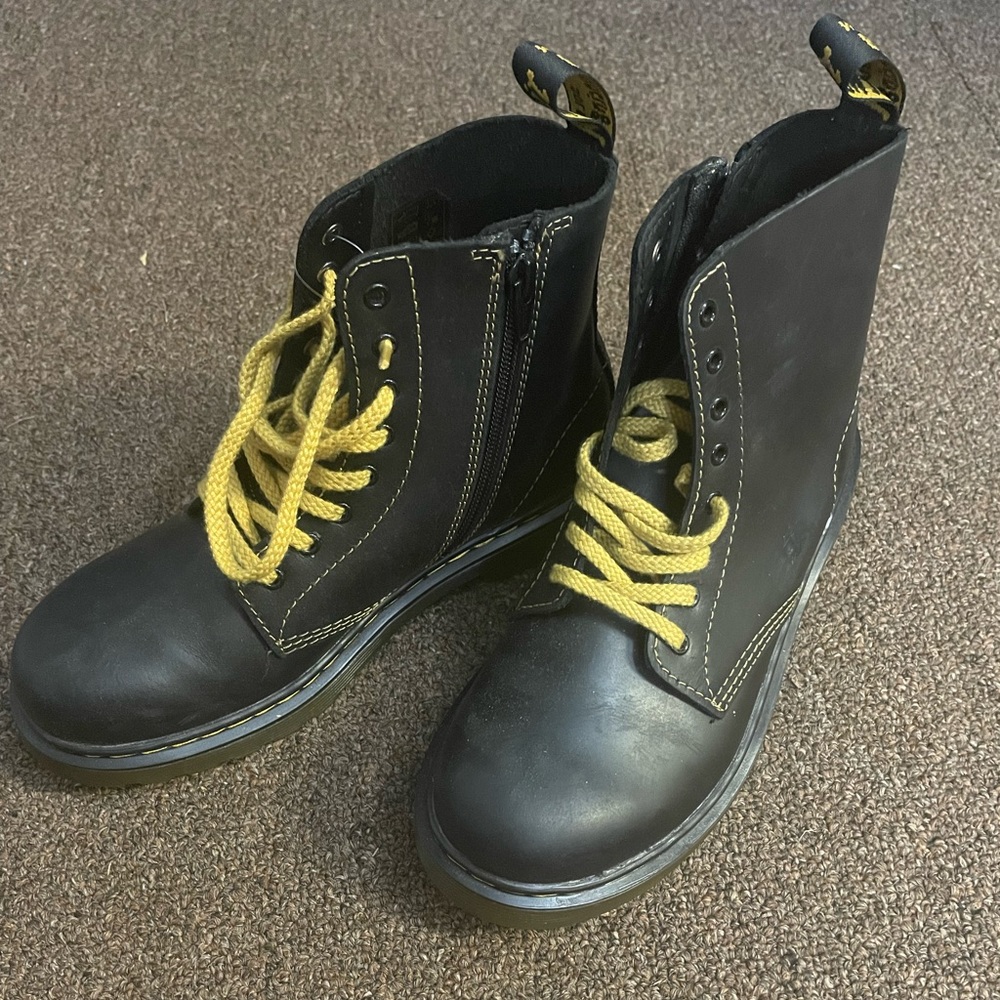 BRAND NEW kids Doc Martens Size 4